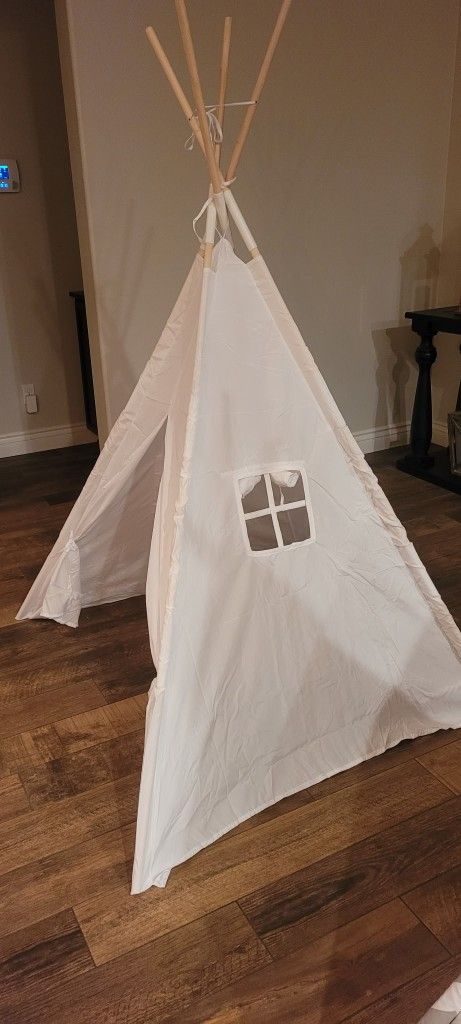5 Small White Tipis