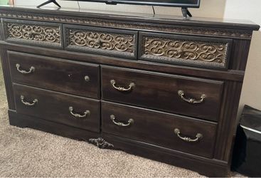 Vintage Wood Dressee