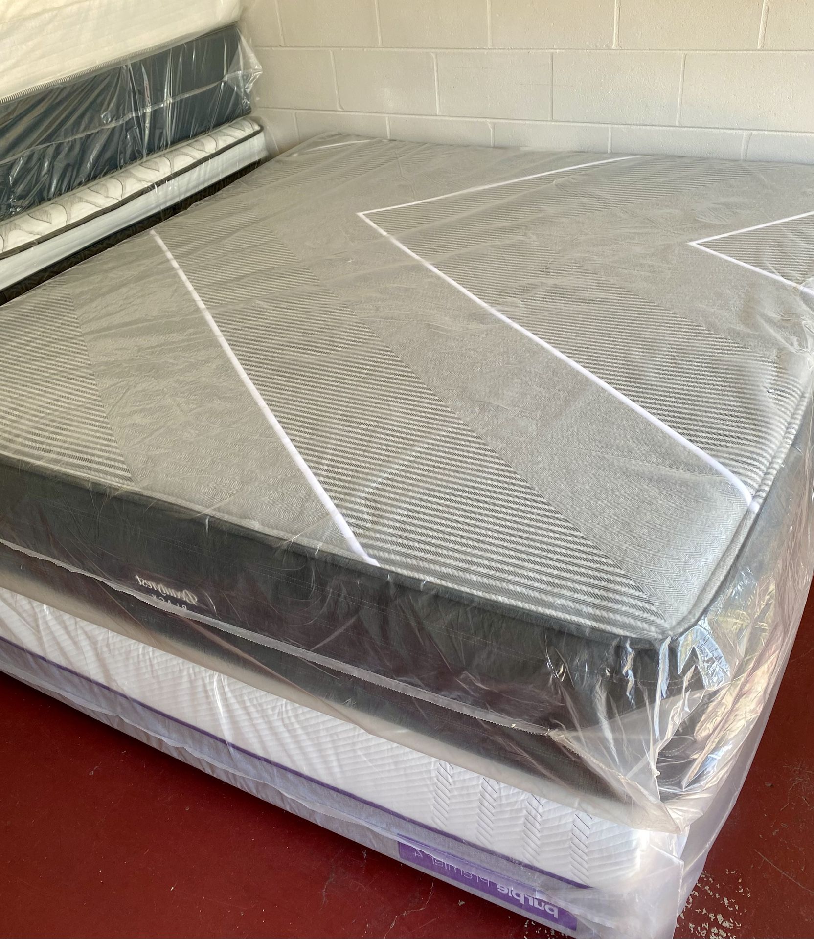 California King Size Mattress BeautyRest Black Hybrids...