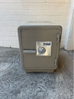 Vintage Sentry fire-resistant safe with combination