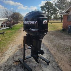 Running 2006 Mercury 225 Optimax 2-stroke DFI Outboard Boat Motor (20" shaft) (L)