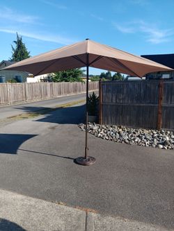 BRAND NEW TABLE UMBRELLA FOR SALE