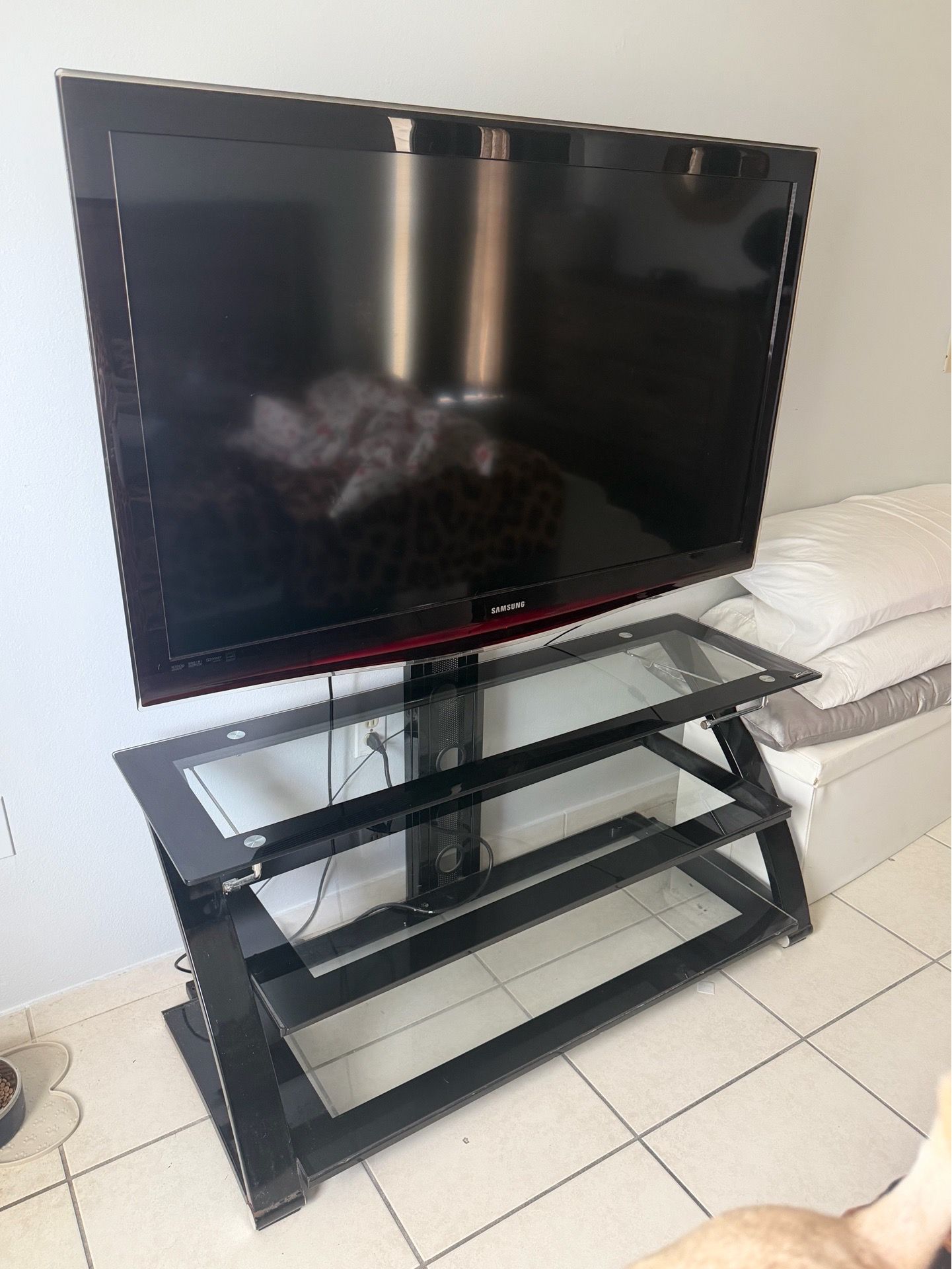 Samsung 55” Tv with Glass tv stand