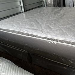 New King Size Mattress And Box Spring. Delivery Is Available 