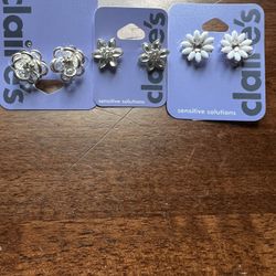 New Three Pair Of Flower Earrings. 