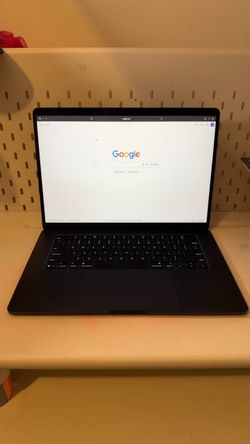 2025 Apple MacBook Air 15” M4 – Like New!