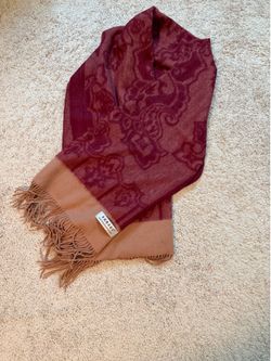 Women’s Two-Tone Burgundy and Tan Patterned Scarf
