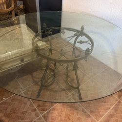 Kitchen Table And 4 Chairs 