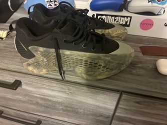 Basketball shoes