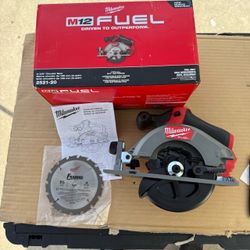 Milwaukee M12 FUEL 12V Lithium-Ion Brushless 5-3/8 in. Cordless Circular Saw (Tool-Only)