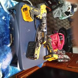 DeWalt Hammer Drill Mini Cut Off Saw With 1,5AH battery With 2 Chargers 