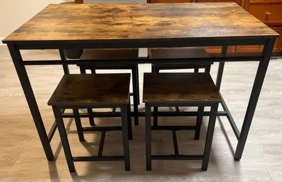 Four Stool Bistro Table Set BRAND NEW FREEE DELIVERY AVAILABLE 