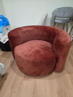 Accent velvet chair
