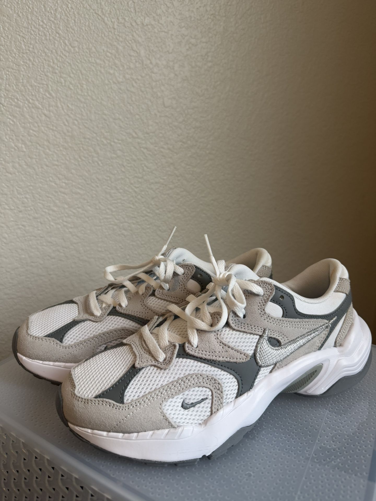 Nike AL8 Womens Sneakers (size 7.5)