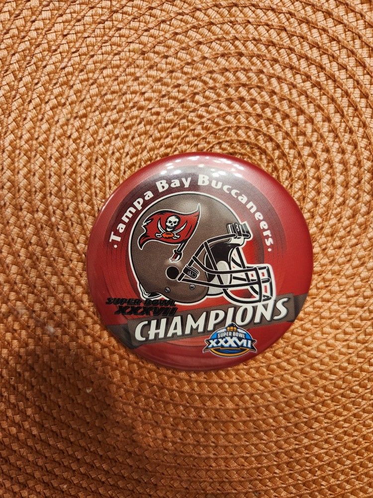 Buccaneers Super Bowl 37 Championship Button