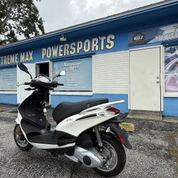 Piaggio Fly150 Scooter