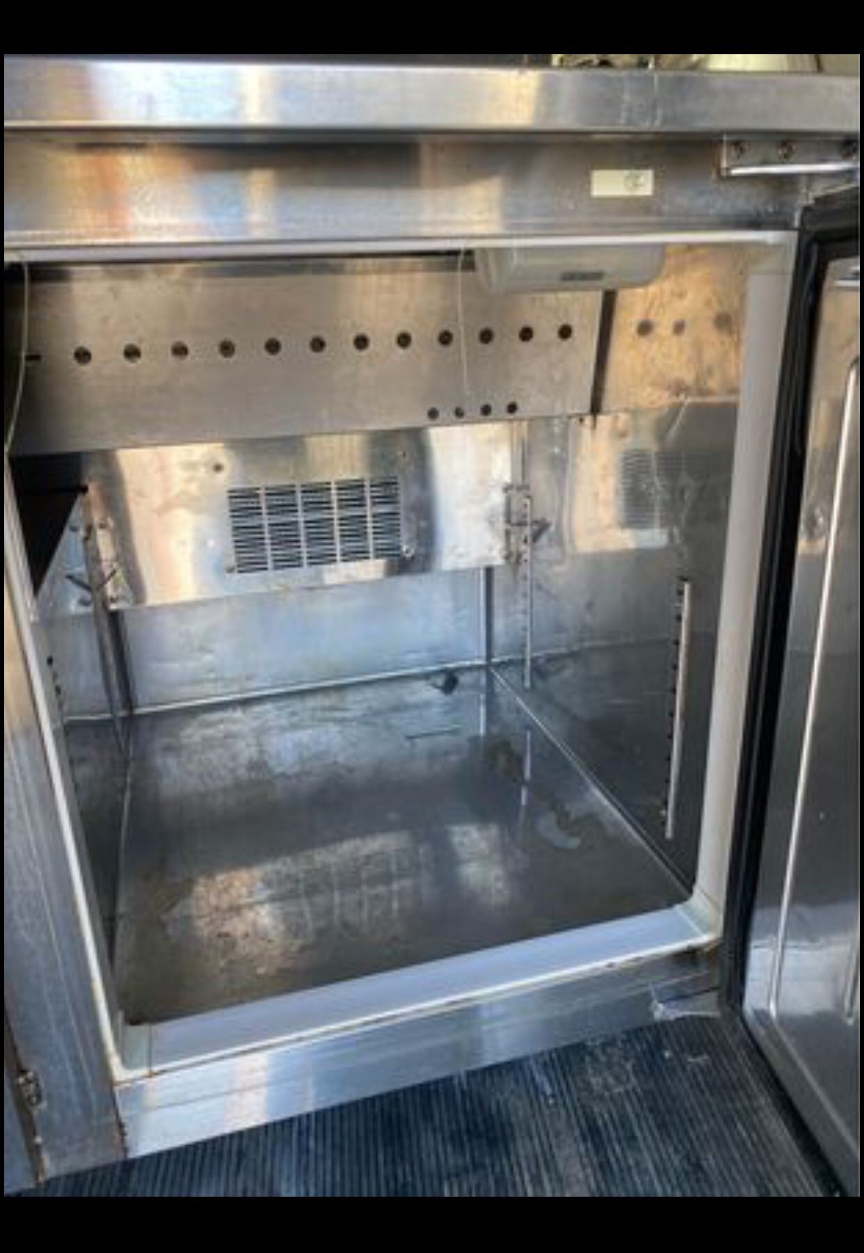 On sale comercial everest refrigerator is in good conditions $$$780 dollars in oakland 