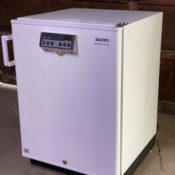 Sanyo Industrial Sub Zero Locking Freezer w/ Keys