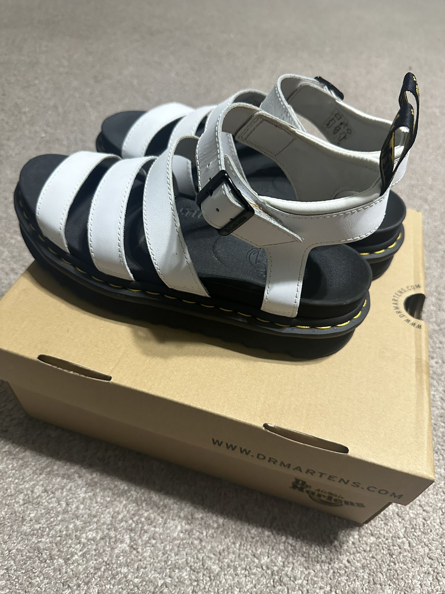 WOMEN'S DR. MARTENS BLAIRE PLATFORM SANDALS SIZE 10