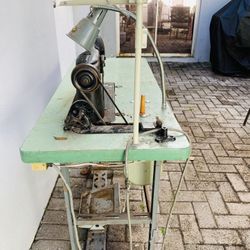 Singer Industrail Sewing Machine. Yes It Works. 