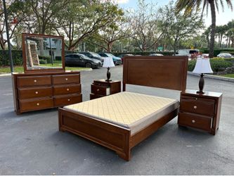 Beautiful Bedroom Set Queen Size Solid Wood Brown Color In Excellent Condition by Ly Furniture