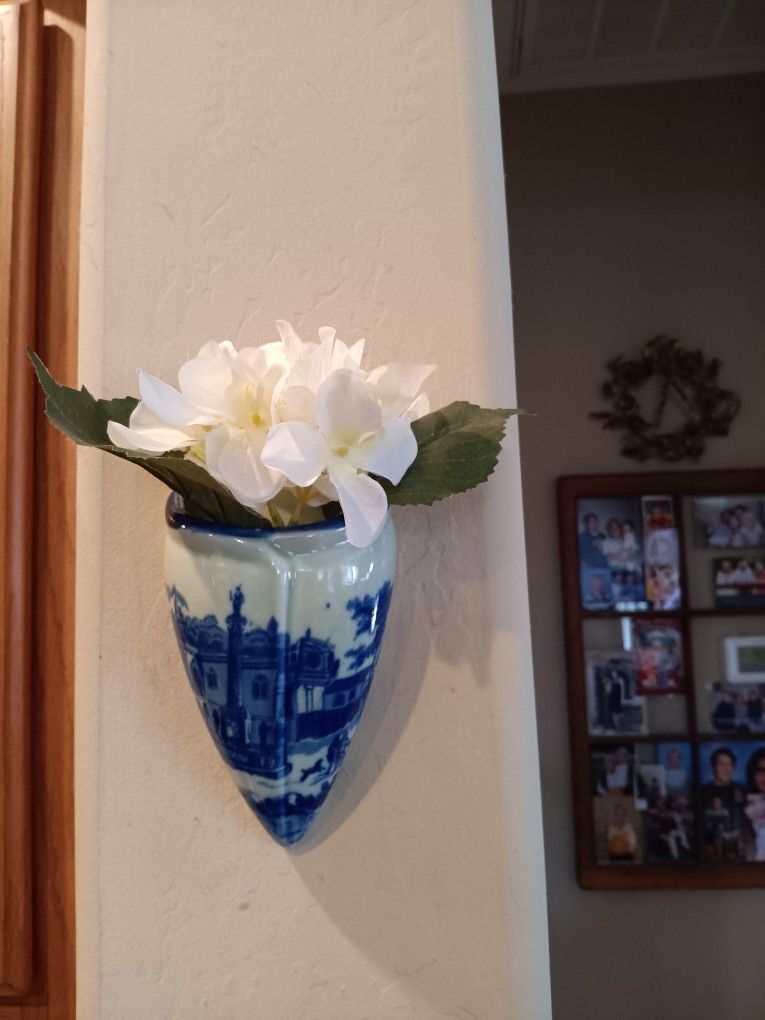 $15 Blue Willow Wall Pocket Antique, Plaza Scene 8"x 4" Flawless.