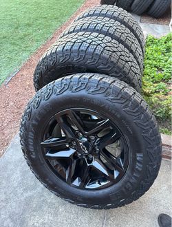 Chevy 18 Silverado wheels and tires 275/65/18