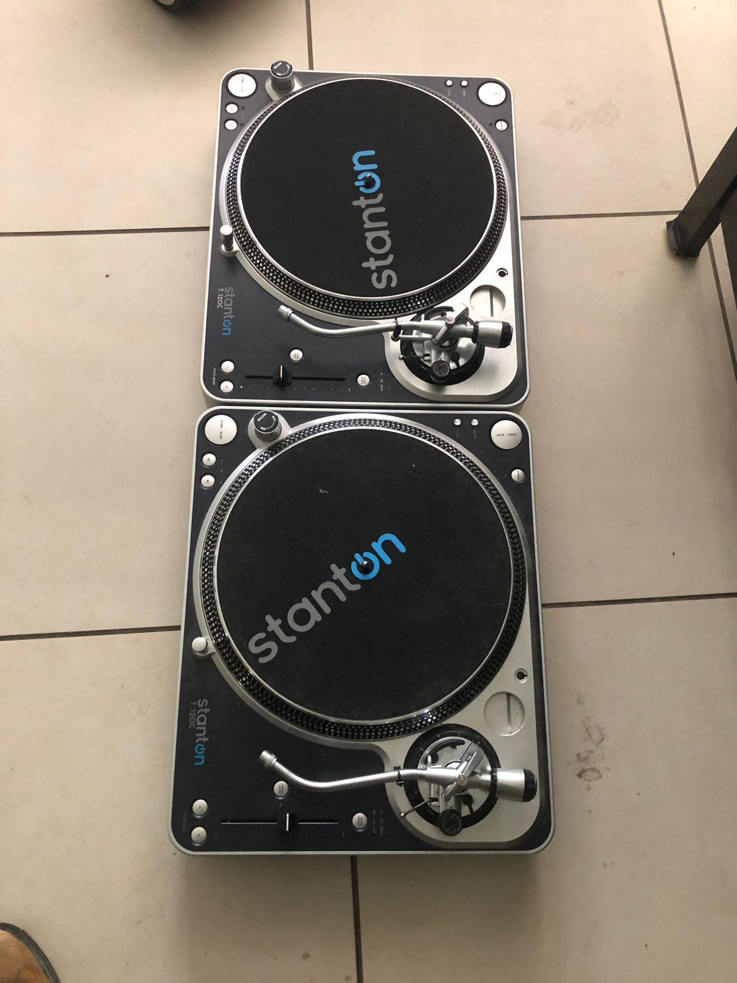 Two turntables stanton t120c like new
