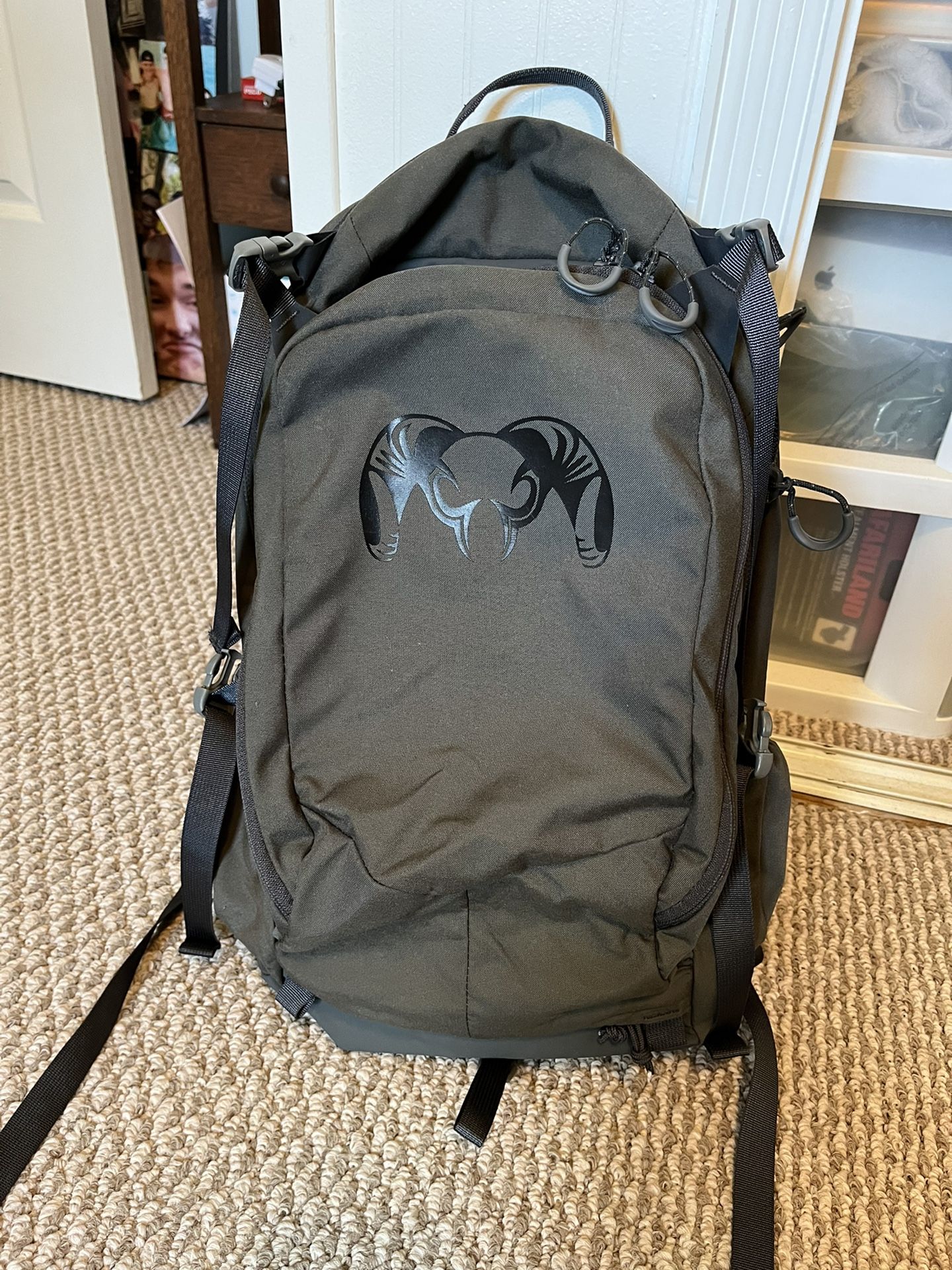 KUIU Divide 1200 Backpack - Holds Tripod