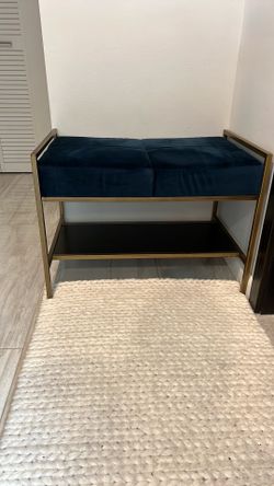 Entry way seat