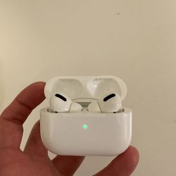 Airpods Pro 1st Gen, Almost New