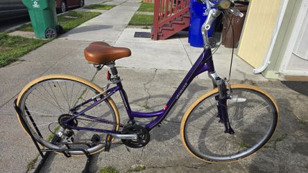 Specialized Crossroads Sport Medium Size 
Excellent Condition Ready to Ride 