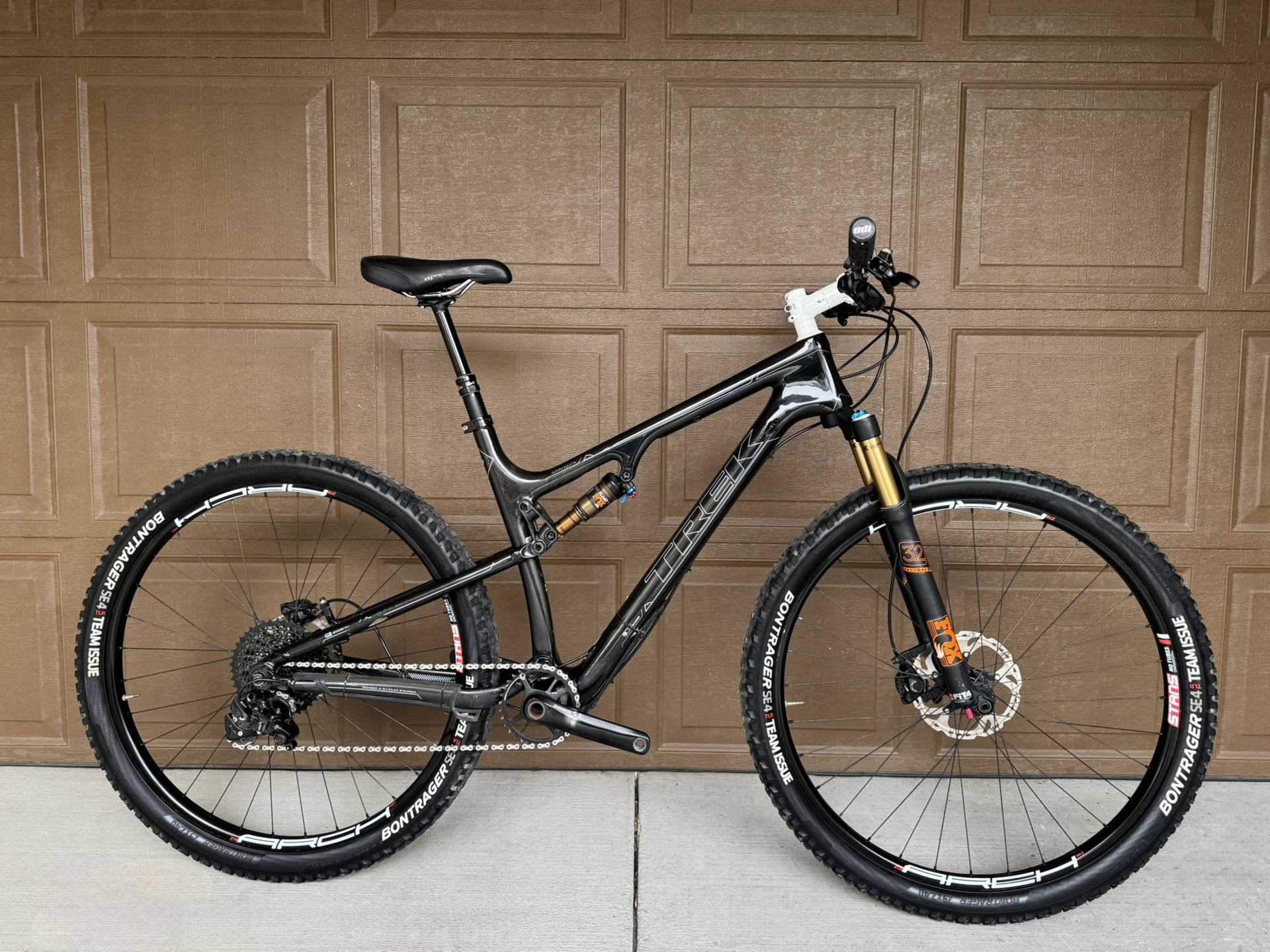 Trek Superfly 100 Gary Fisher Size Large Carbon Mountain Bike 