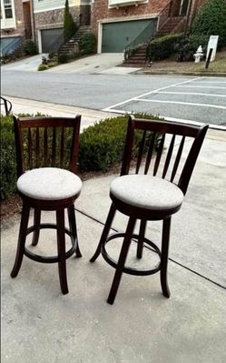3 Bar stool chairs