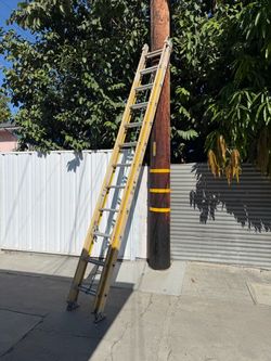 Werner Electro-Master 24ft Fiberglass Extension Ladder / Escalera