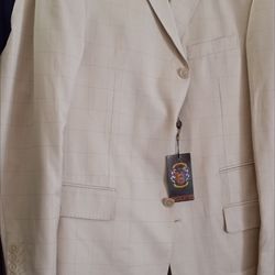 New With Tags High-quality Brand Men's Suit Size XL Off-white Color Italy Made By Mecca Brand $50