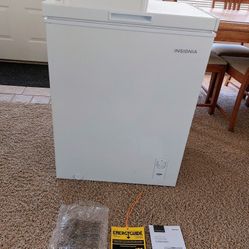  Chest Freezer 5 Cu.Ft. Insignia 