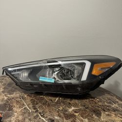 Hyundai Tucson For parts Headlight 