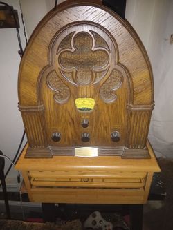 Vintage Wood Cathedral AM/FM Table Radio - Works Great!