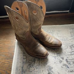Like new Ariat western cowboy boots - size 13