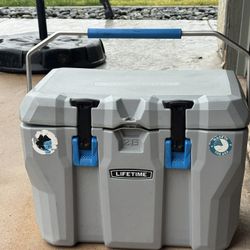 28qt Lifetime Ice Chest/Cooler