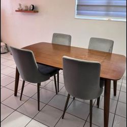 Dinning Tables With Chairs