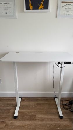 WOKA Standing Desk - Adjustable Height