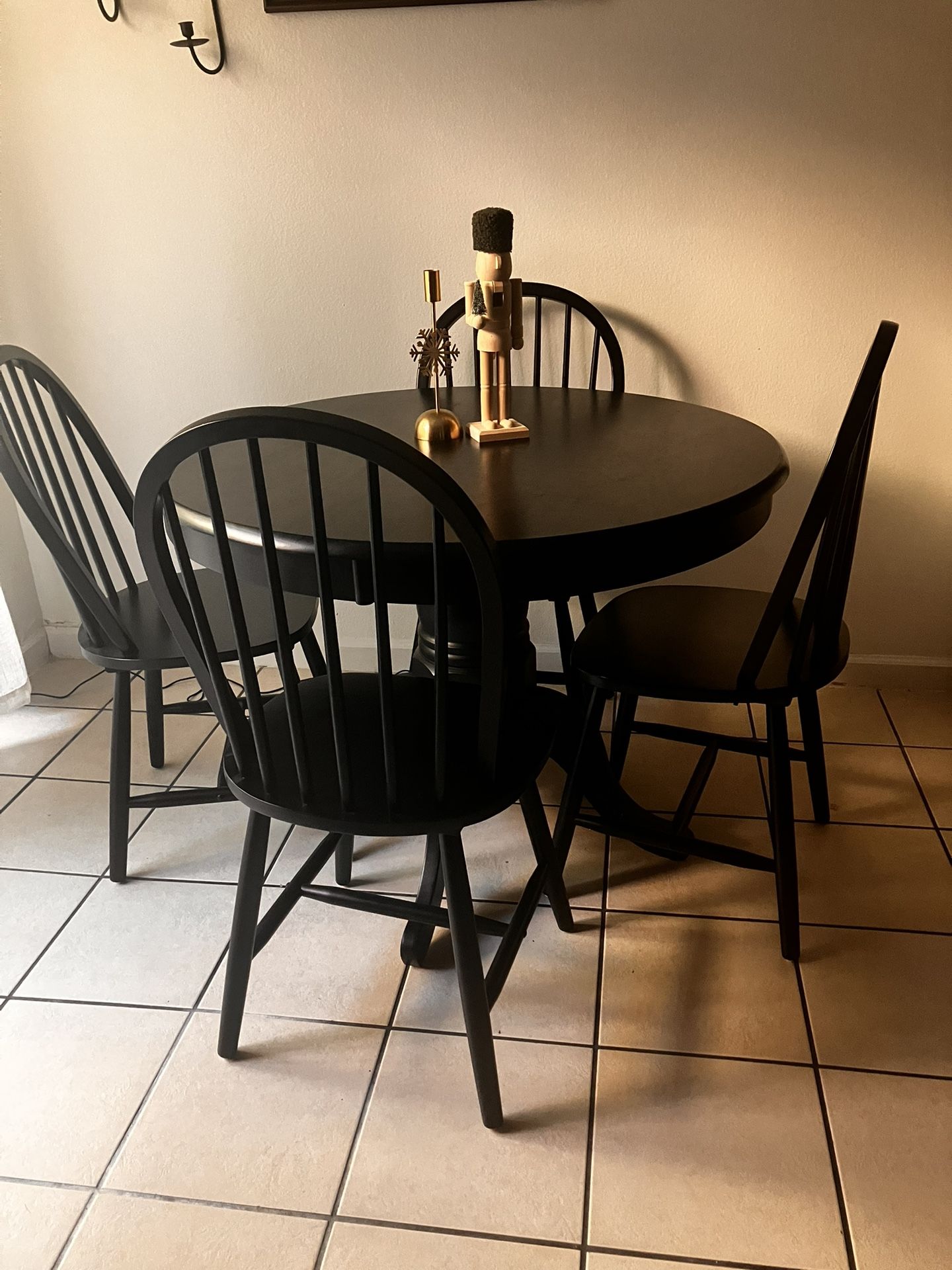 Dinning Table With Chairs