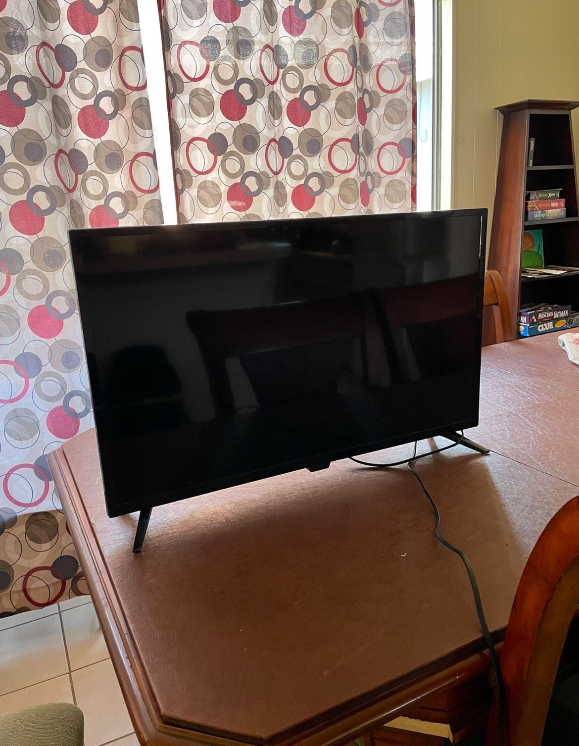 28in Insignia HD Tv screen 