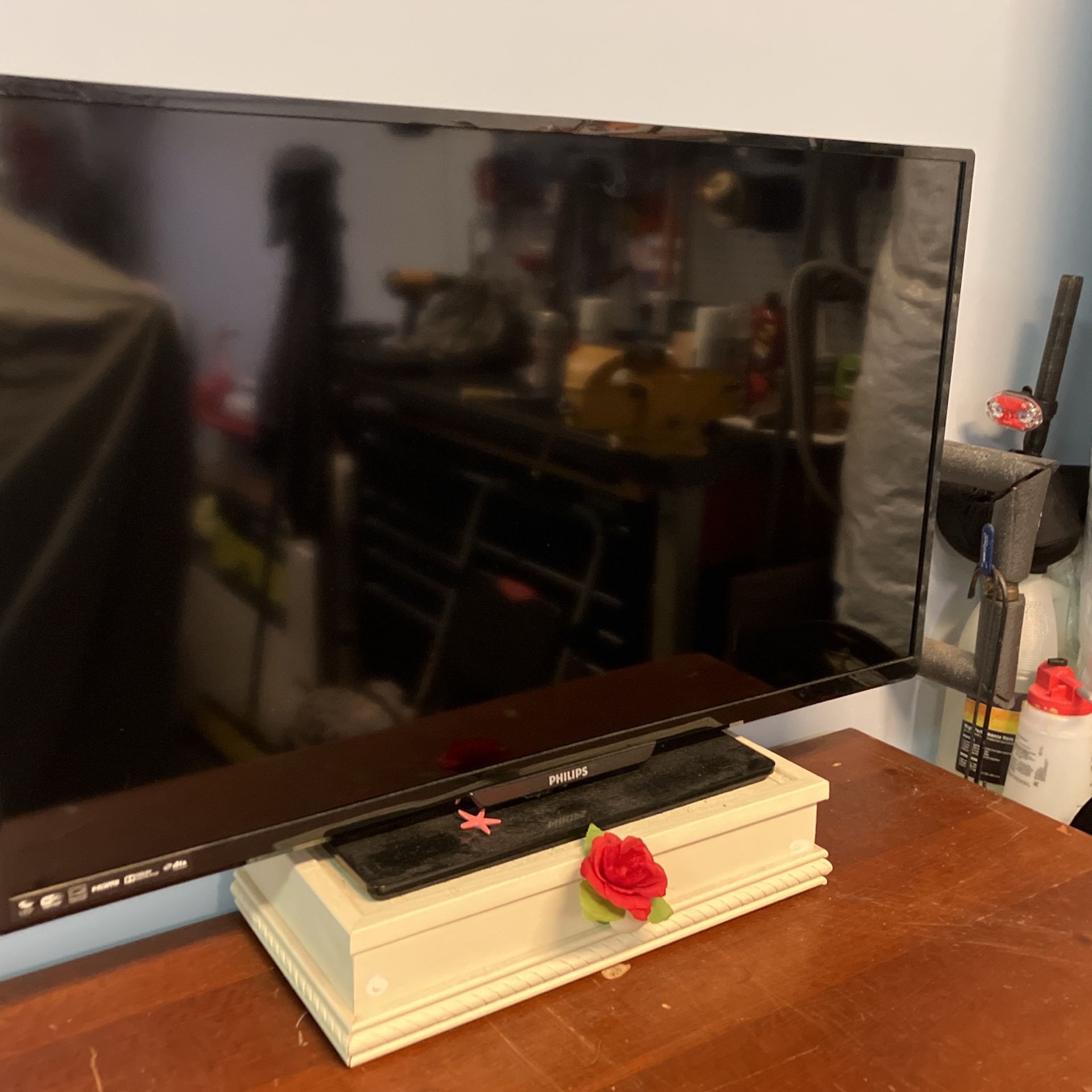 Phillips TV and Sound Bar System 37 Inch