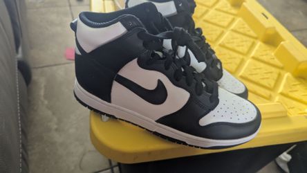 New Nikes size 9 women Main& Gilbert rd $60