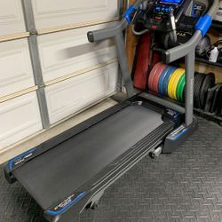 HORIZON 7.0 AT TREADMILL ( LIKE NEW & DELIVERY AVAILABLE TODAY)
