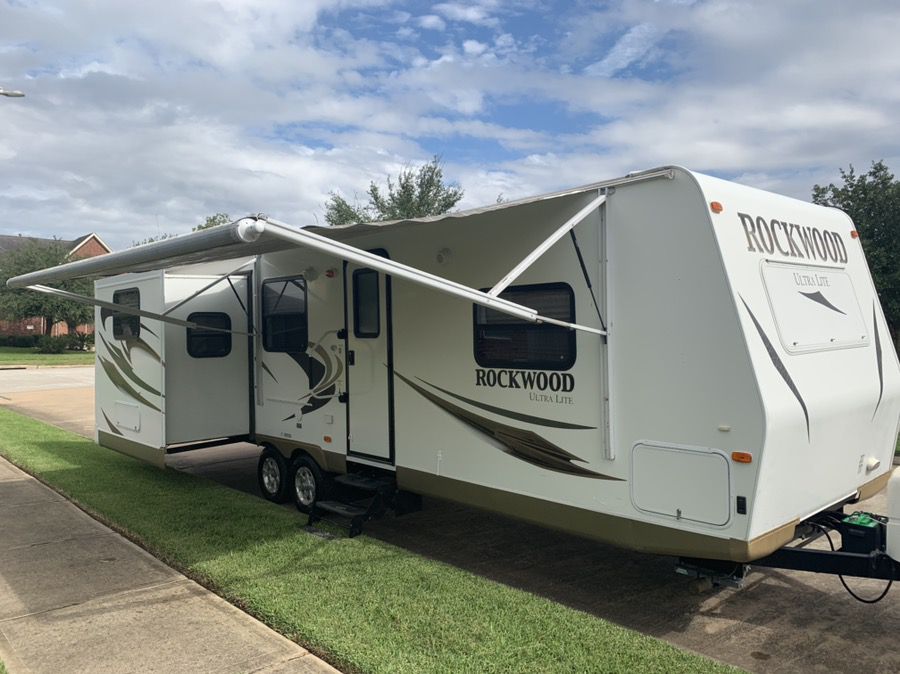 2012 Rockwood travel trailer all fiberglass to electric pushbutton slide outs fully loaded Electric awning for way leveling jacks Electric Jack fu