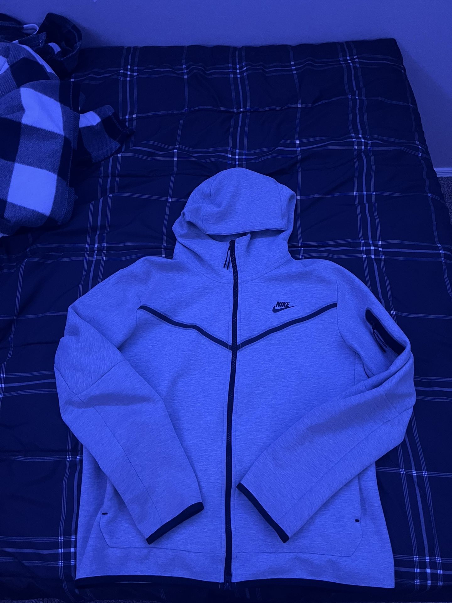 Nike tech fleece grey size large
